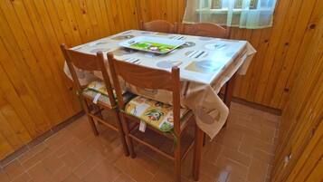 Rumah Standar, 2 kamar tidur (0336) | Makan di kamar