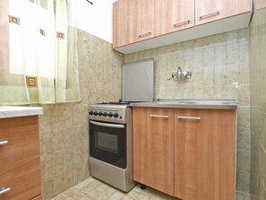 Standard House, 2 Bedrooms (0336) | Private kitchen
