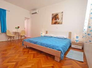 2 habitaciones, tabla de planchar con plancha y wifi gratis 