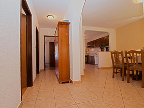 Standaard appartement, 2 slaapkamers (0338) | 2 slaapkamers, een strijkplank/strijkijzer, gratis babybedden