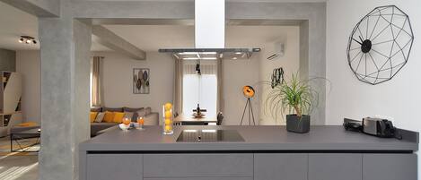 Standard House, 6 Bedrooms (0340) | Private kitchen | Fridge, microwave, oven, stovetop