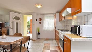 Departamento estándar, 1 habitación (1391/13130) | Cocina privada | Refrigerador, parrilla de estufa, cafetera y tetera y tetera eléctrica
