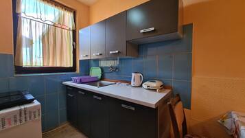 Standard Studio, 1 Bedroom (1397/13148) | Private kitchen | Fridge, electric kettle