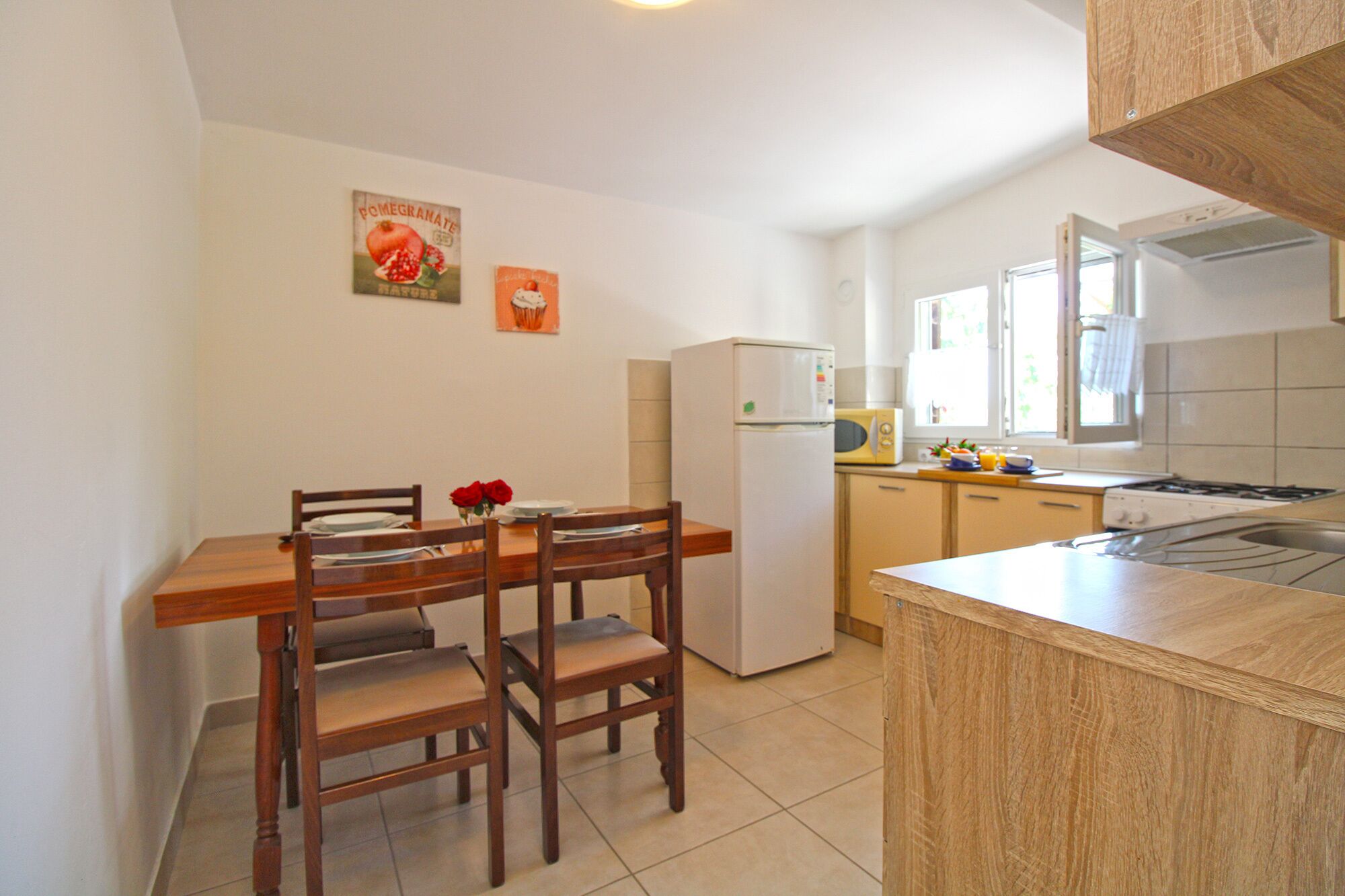 Standard House, 1 Bedroom (0348) | Private kitchen | Fridge, microwave, oven, stovetop
