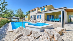 A two-story house with a swimming pool, outdoor seating, and a garden. - Villa 1404 (Zminj)