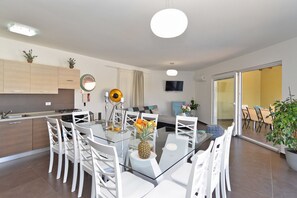 Standard-Villa, 6 Schlafzimmer (0352) | Eigene Küche | Kühlschrank, Mikrowelle, Ofen, Herdplatte