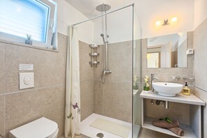 Standard Villa, 5 Bedrooms (0353) | Bathroom | Shower, hair dryer, towels - Villa 1520 (Zminj)