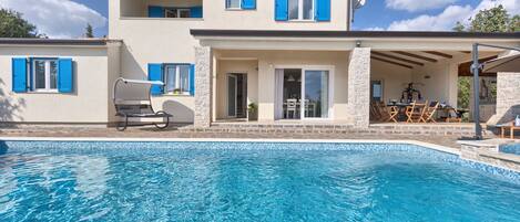 Vil·la estàndard, 5 dormitoris (0354) | Piscina privada