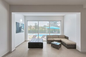 Standard Villa, 5 Bedrooms (0355) | Living area | TV - Villa 1522 (Zminj)
