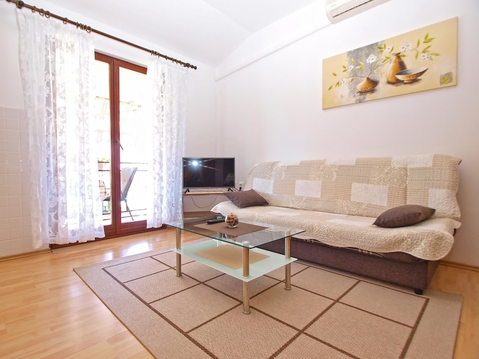 スタンダード アパートメント 1 ベッドルーム (0357) | リビング エリア | テレビ