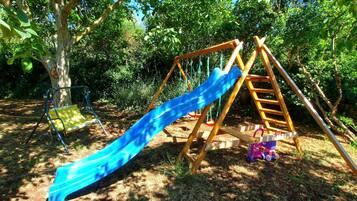 Children’s play area – outdoor