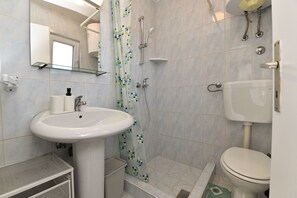 Standard Apartment, 1 Bedroom (1410/13209) | Bathroom