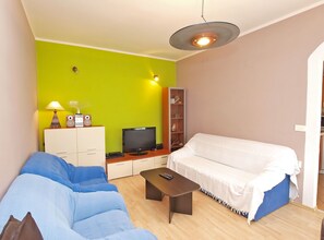 Standard Apartment, 2 Bedrooms (0361) | Living area | TV - Apartment 1413 (Pula)