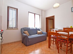 Standard-Apartment, 2 Schlafzimmer (1416/13254) | Wohnbereich | Fernseher