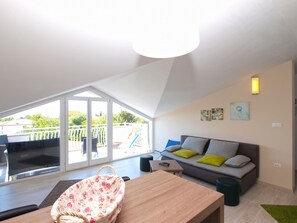 Standard Apartment, 2 Bedrooms (1418/13268) | Living area