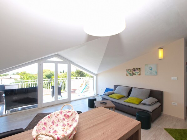 Standard Apartment, 2 Bedrooms (1418/13268) | Living area