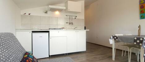 Standaard studio, 1 slaapkamer (0367) | Woonruimte | Televisie