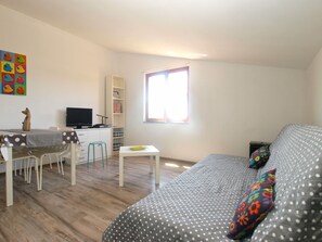 Studio Standard, 1 chambre (0367) | Coin séjour | Télévision