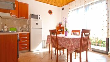 Standard House, 1 Bedroom (0368) | In-room dining