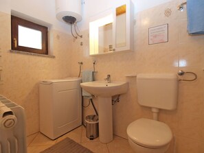 Standard House, 1 Bedroom (0368) | Bathroom