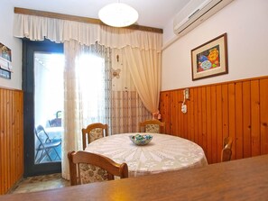 Standard Apartment, 2 Bedrooms (0369) | In-room dining - Apartment 1431 (Pula)