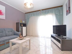 Standard Apartment, 2 Bedrooms (0369) | Living room | TV