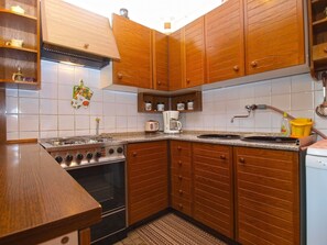 Standard Apartment, 2 Bedrooms (0369) | Private kitchen | Fridge, oven, stovetop, coffee/tea maker