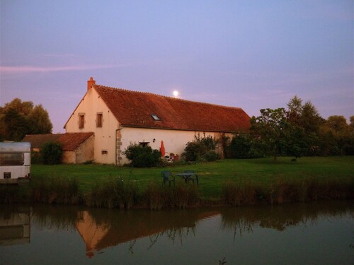 Lovely Country Farmhouse With Views, Pond, Garden & Terrace, set In 5 acres. 
