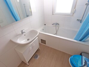 Departamento estándar, 1 habitación (1432/13334) | Baño | Regadera, secadora de cabello, toallas 