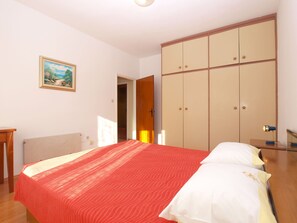 3 chambres, fer et planche à repasser, Wi-Fi gratuit, draps fournis