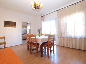 Standard-Apartment, 3 Schlafzimmer (1435/13344) | Essbereich im Zimmer