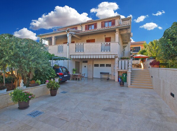 Front of property - Apartment 1436 (Pula)