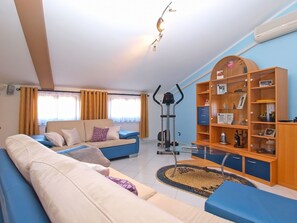 Standard Apartment, 2 Bedrooms (0372) | Living area | TV - Apartment 1436 (Pula)