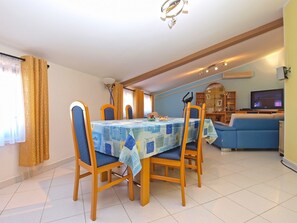 Standard Apartment, 2 Bedrooms (0372) | In-room dining