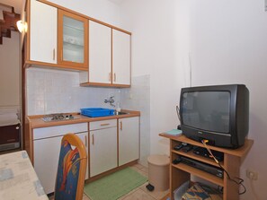 Standard Apartment, 2 Bedrooms (0377) | Private kitchen | Fridge, stovetop, cookware/dishes/utensils