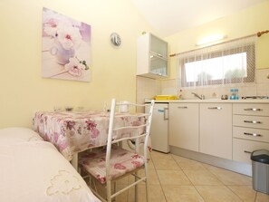 Standard Studio, 1 Bedroom (0378) | Living area - Apartment 1462 (Pula)