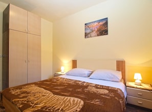 Apartamento standard, 2 quartos (0379) | 2 quartos, espaço de trabalho para notebook