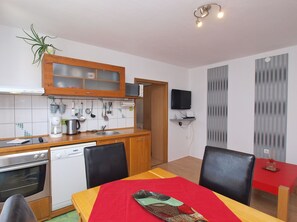 Standard Studio, 1 Bedroom (0380) | In-room dining