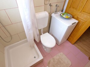 Standard Studio, 1 Bedroom (0380) | Bathroom - Apartment 1470 (Fazana)