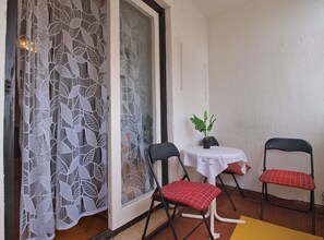 Standard-Apartment, 3 Schlafzimmer (0382) | Wohnbereich