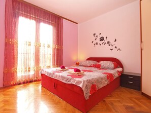 Standard-Apartment, 3 Schlafzimmer (0382) | 3 Schlafzimmer, Bügeleisen/Bügelbrett, kostenloses WLAN, Bettwäsche