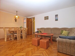 Standard Apartment, 3 Bedrooms (0382) | Living area | TV - Apartment 1475 (Fazana)