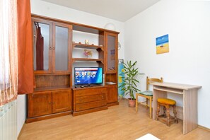 Standard Apartment, 1 Bedroom (0385) | Living area | TV - Apartment 1485 (Novigrad)