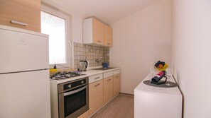 Standard Apartment, 2 Bedrooms (0388) | Private kitchen | Fridge, oven, stovetop, coffee/tea maker