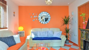 Standard Villa, 3 Bedrooms (0389) | Living room | TV