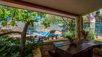 Standard Apartment, 3 Bedrooms (1510/14941) | Terrace/patio