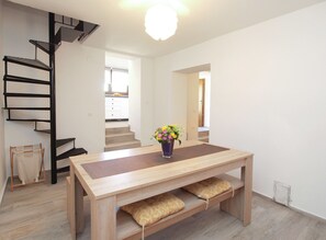 Standard Apartment, 2 Bedrooms (0393) | In-room dining