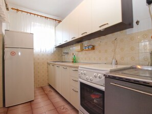 Standard-Apartment, 2 Schlafzimmer (0394) | Eigene Küche | Kühlschrank, Mikrowelle, Ofen, Herdplatte