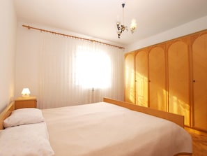 Apartamento standard, 2 quartos (0394) | 1 quarto, ferros/tábuas de passar roupa, roupa de cama