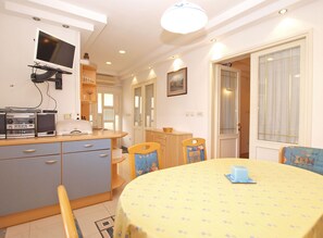 Standard Apartment, 2 Bedrooms (1544/15748) | Private kitchen | Fridge, oven, stovetop, electric kettle - Apartment 1544 (Fazana)